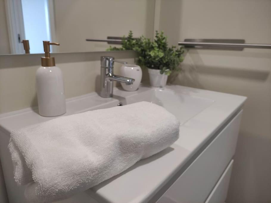 Appartement Nuevo, Disfruta Del Silencio, Familias Con Ninos, Aire Acondicionado, 2 Banos , Playa Benajarafe